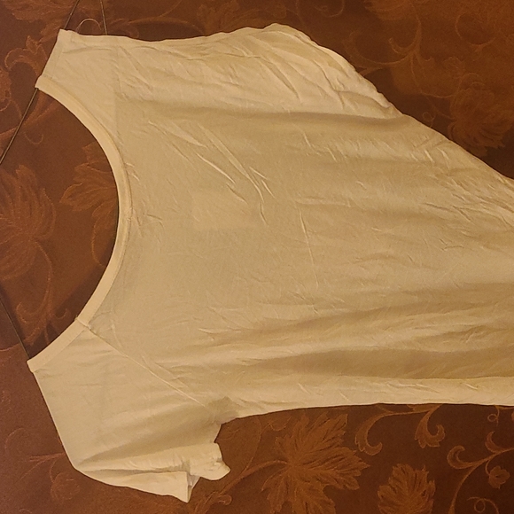 Tops - Picture 2 of 3